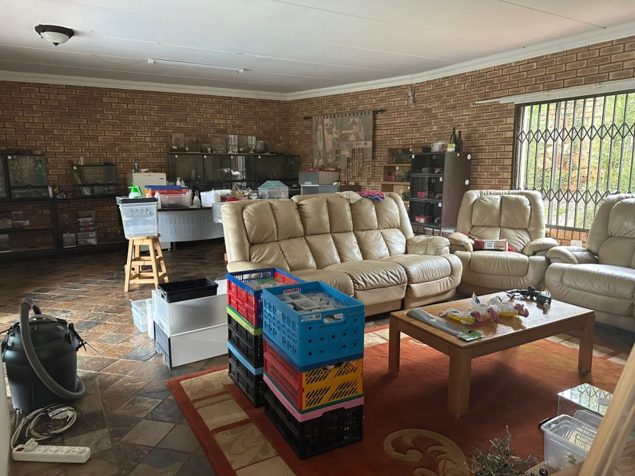 4 Bedroom Property for Sale in Schoemansville North West